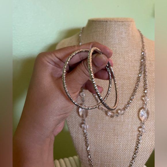 Elegant Silver Necklace and Hoop Earring Set - Picture 7 of 8